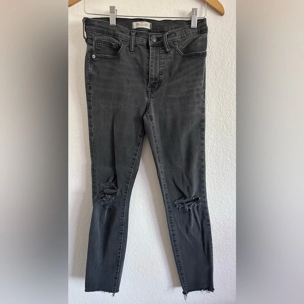Madewell 9” high rise skinny distressed skinny Jean in black - Size 28